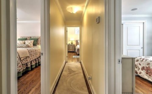 5 Weatherbell Dr, Norwalk CT 06851-1411 exterior