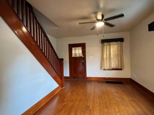 244 5th St, Jeannette, PA 15644-1760