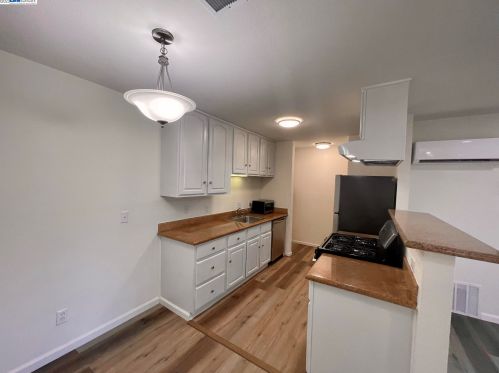 2101 Lakeview Cir, West Pittsburg, CA 94565-4253
