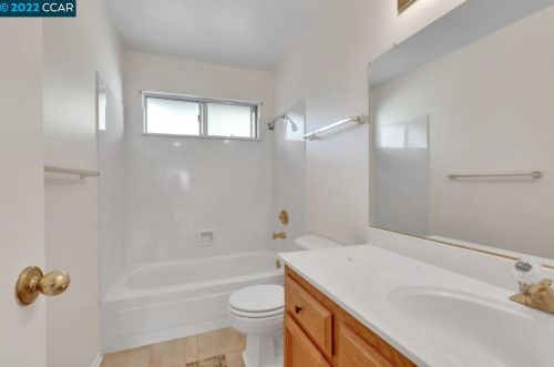 9456 Fairlight Ct, Elk Grove CA  95758-1031 exterior