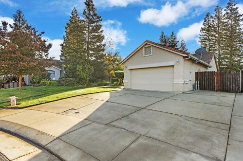 2338 Jamestown Ct, Lodi, CA 95242-4720