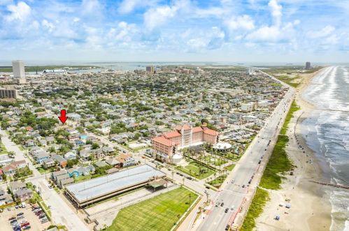 1701 21st St, Galveston TX 77550-4606 exterior