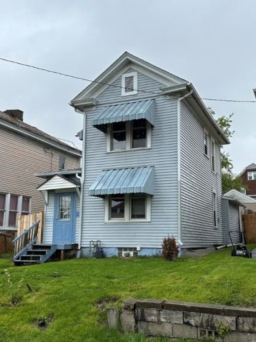 1922 Leishman Ave, New Kensington PA  15068-4245 exterior