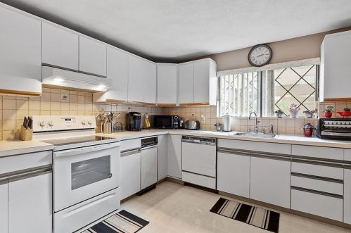 5 Thomas St, Saugus, MA 01906-4503