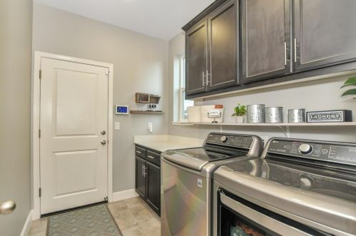 1870 Woodward Ave, Manteca CA  95337-8907 exterior