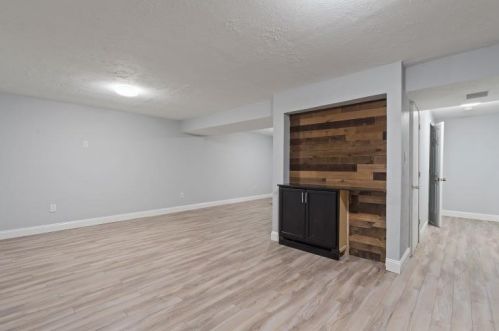 801 Chelsea Dr, Imperial PA  15126-9298 exterior