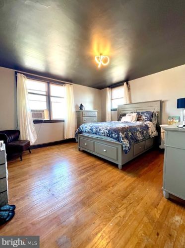 6339 Elmhurst St, Philadelphia PA 19111-5804 exterior