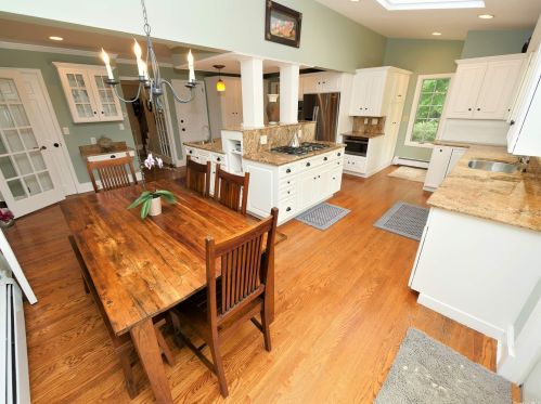 28 Little Harbor Rd, Mount Sinai NY  11766-1208 exterior