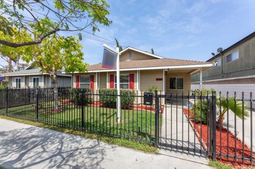 610 Almond Ave, Long Beach CA  90802-1746 exterior