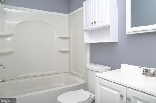 8042 Jefferson St, Hummelstown PA  17036-9319 exterior