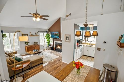 22 Birchwood Rd, Bedminster NJ  07921-1910 exterior