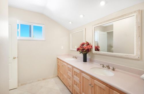 16711 Willow Creek Dr, Morgan Hill CA  95037-4819 exterior