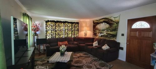 6175 Walnut Ave, Long Beach, CA 90805-3666