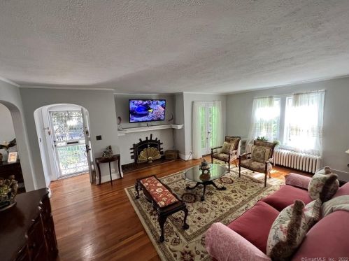 340 Glenbrook Rd, Stamford, CT 06906-2118