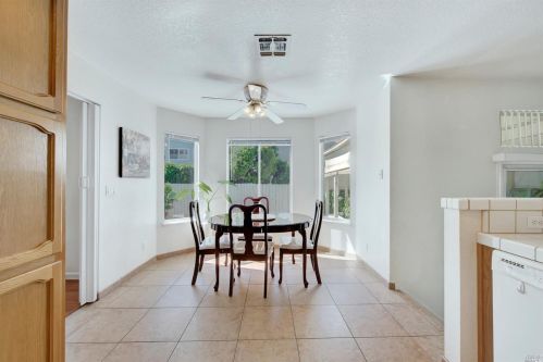 272 Sparrow St, Vacaville CA  95687-7225 exterior