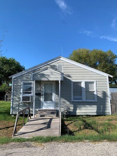 2430 5th Ave, Texas City, TX 77590-8329