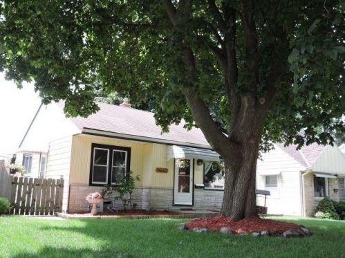 2225 107, Milwaukee WI 53226-2321 exterior