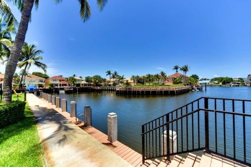 731 Cable Beach Ln, West Palm Beach FL  33410-3412 exterior
