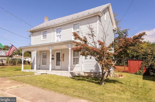 348 Ash St, Strasburg, VA 22657-1922