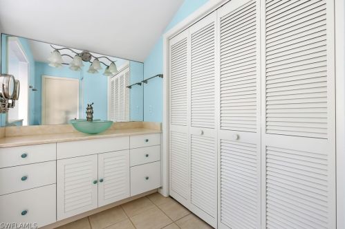 1320 Seaspray Ln, Sanibel FL  33957-2619 exterior