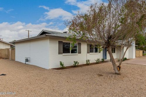 3933 Cactus Wren Dr, Phoenix AZ  85051-8106 exterior