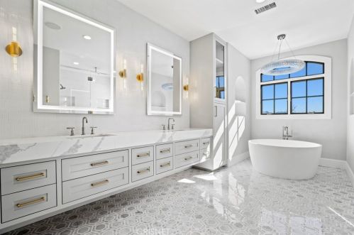 25682 Oak Meadow Dr, Santa Clarita CA  91381-0762 exterior