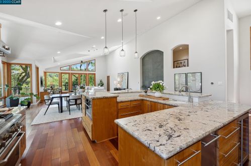 8 Fern Way, Orinda CA  94563-3810 exterior