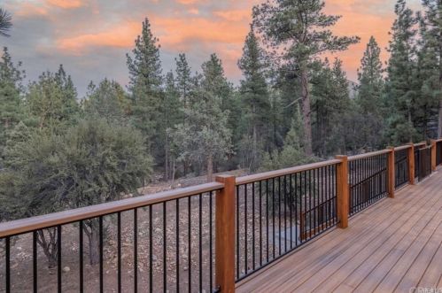 1020 Heritage Trl, Big Bear City, CA 92314-8835