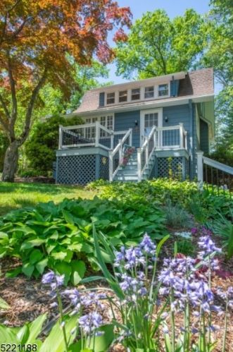19 Utne Ct, Lincoln Park, NJ 07035-1619