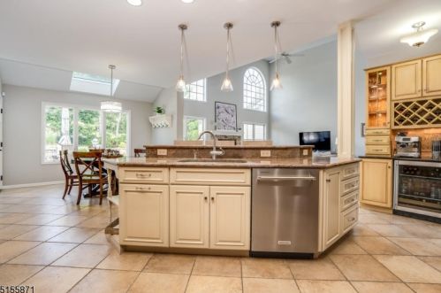16 Neshanic Dr, East Amwell Township NJ  08551-1844 exterior