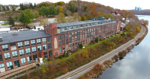 68 Thermos Ave, Norwich CT  06360-6943 exterior