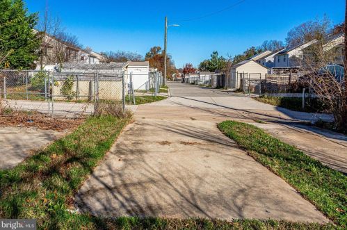 207 54th St, Washington DC  20019-6625 exterior