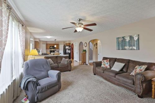 438 Wagon Ave, Pataskala OH  43062-8060 exterior