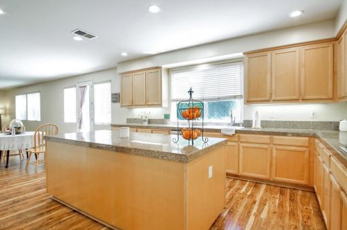 361 Majestic Dr, Hollister CA  95023-7032 exterior