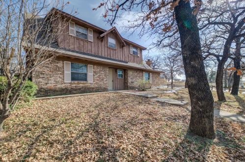 2421 Mercedes Rd, Denton TX  76205-5993 exterior