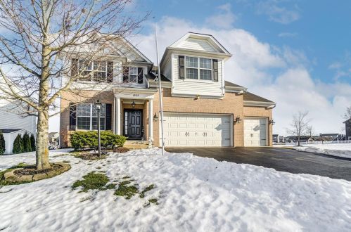 1608 Adena Pointe Dr, Marysville, OH 43040-8128