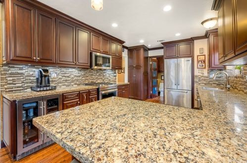 832 Stevely Ave, Long Beach CA 90808-4438 exterior