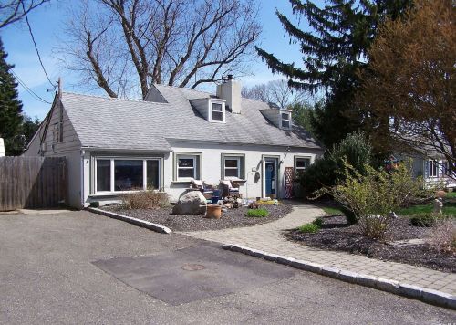 11 Dick Ct, Northport, NY 11768-1900