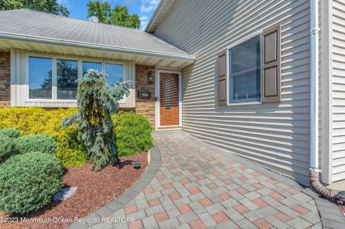 5 Daniel Dr, Middletown, NJ 07748-2702