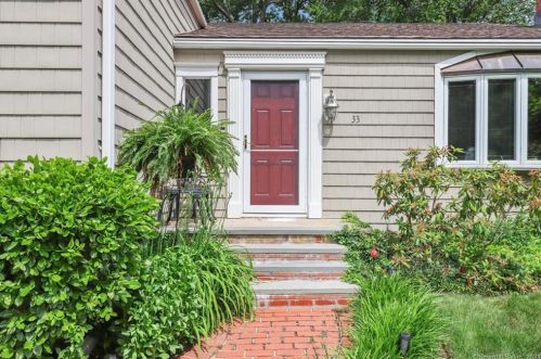 33 Mary Ln, Riverside, CT 06878-1507