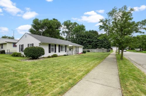 2504 Normandy Dr, Mishawaka, IN 46545-3912