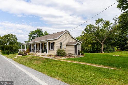 7 Cleversburg Rd, Lees Cross Roads, PA 17257-9410