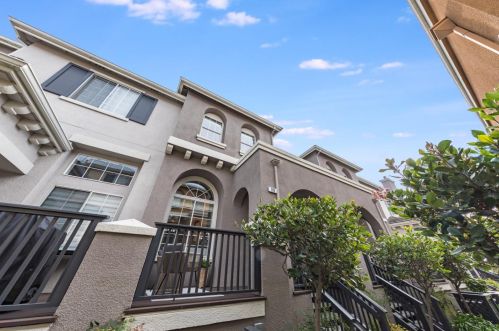 209 Moresby Ln, Redwood City, CA 94063-5505