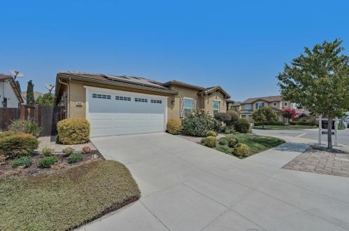1401 Sunrise Dr, Gilroy, CA 95020-7738