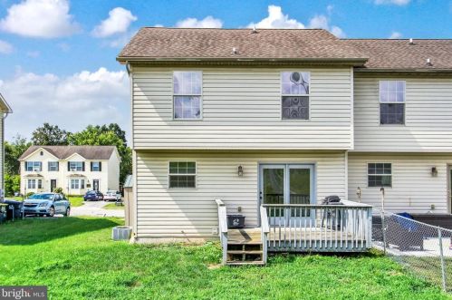 90 Hemlock Dr, Hanover PA  17331-9422 exterior