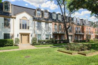 437 Post Oak Ln, Houston TX  77056-1509 exterior