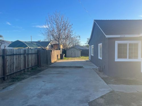 2008 Robertson Rd, Modesto CA  95351-3433 exterior