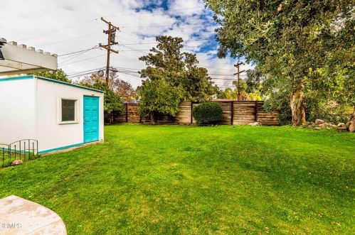 1815 Ridgewood Dr, Bakersfield CA 93306-3831 exterior