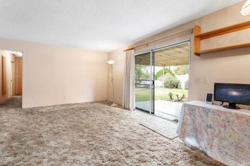 9833 Sharon Ave, Riverside CA  92503-3102 exterior