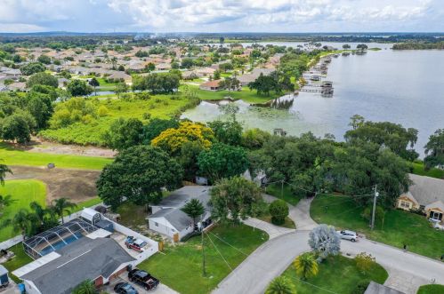 122 Lantern Ln, Winter Haven, FL 33884-3208